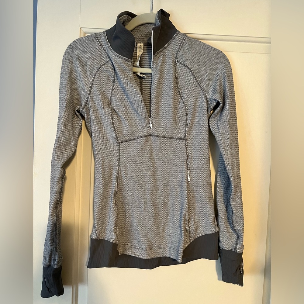 Lululemon Athletica Gray Patterned Pullover - image 3